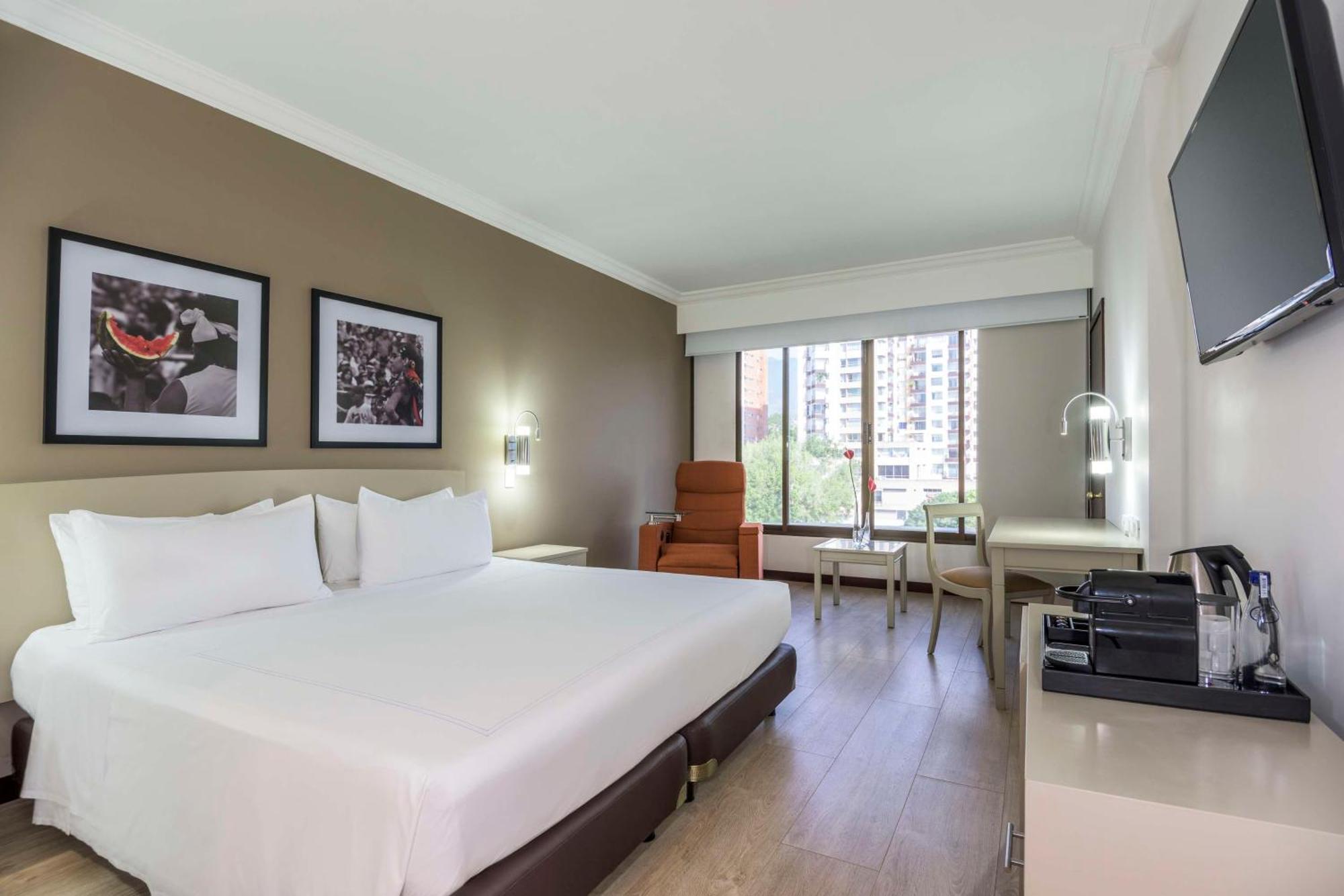 Nh Cali Royal Hotell Eksteriør bilde