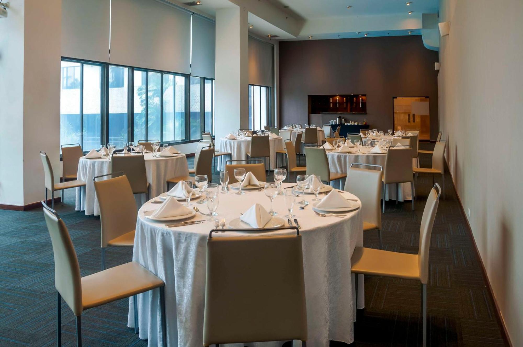 Nh Cali Royal Hotell Eksteriør bilde