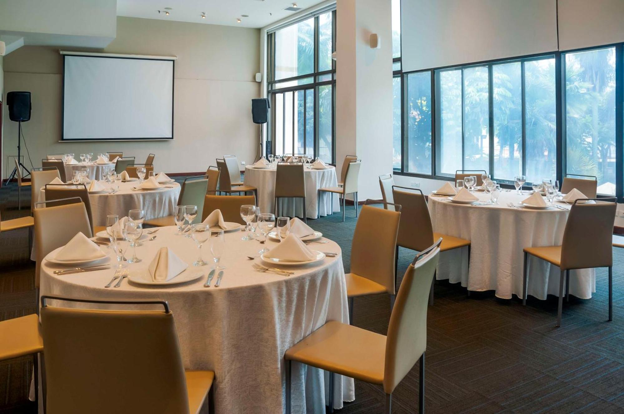 Nh Cali Royal Hotell Eksteriør bilde